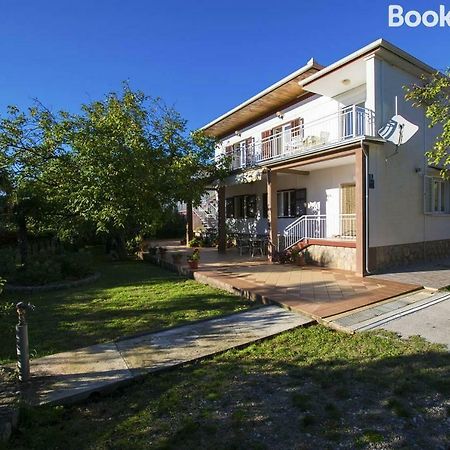 Apartamani Katarina Vl.Ilija Jusup Appartamento Starigrad Paklenica Esterno foto