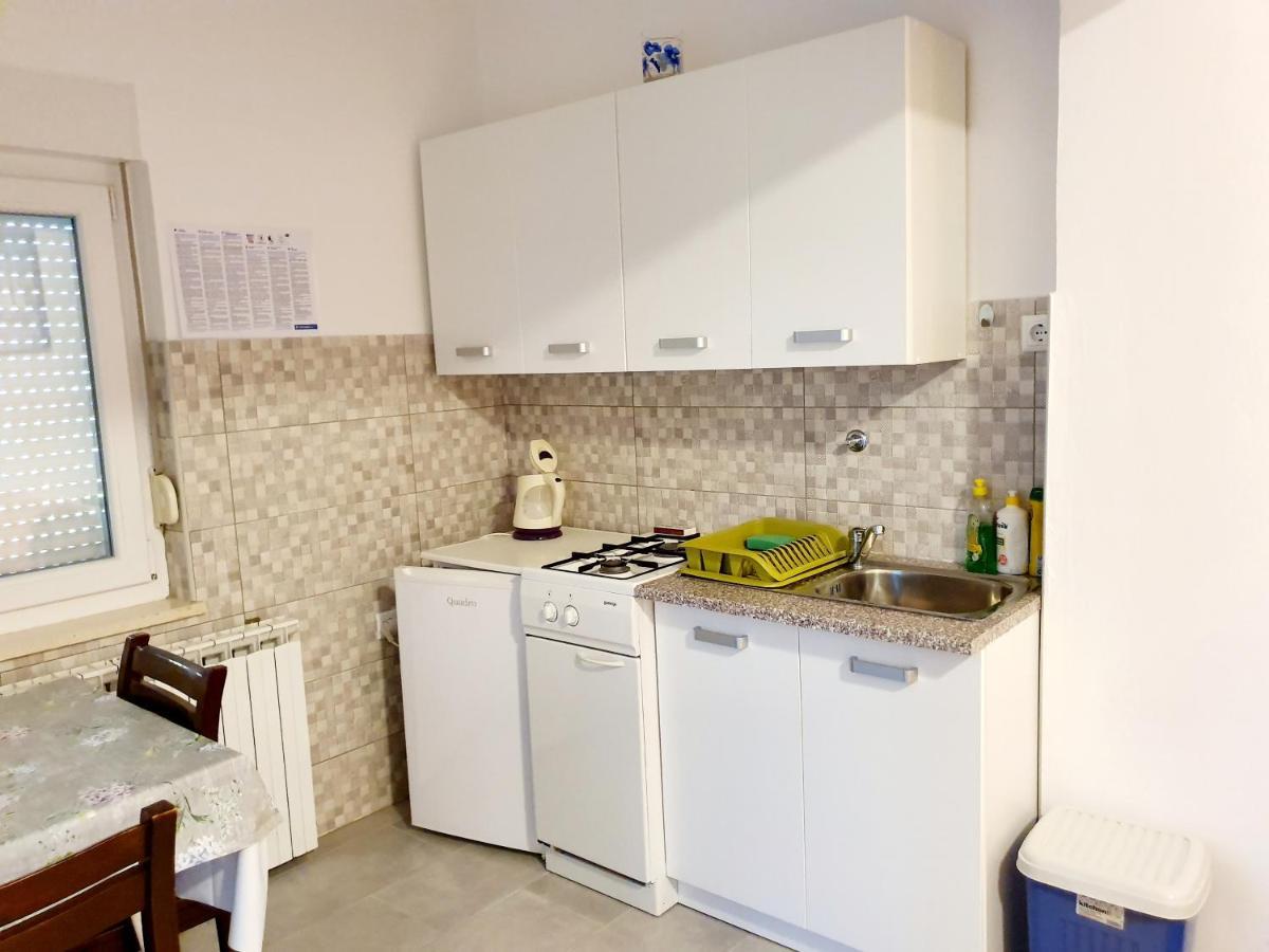 Apartamani Katarina Vl.Ilija Jusup Appartamento Starigrad Paklenica Esterno foto