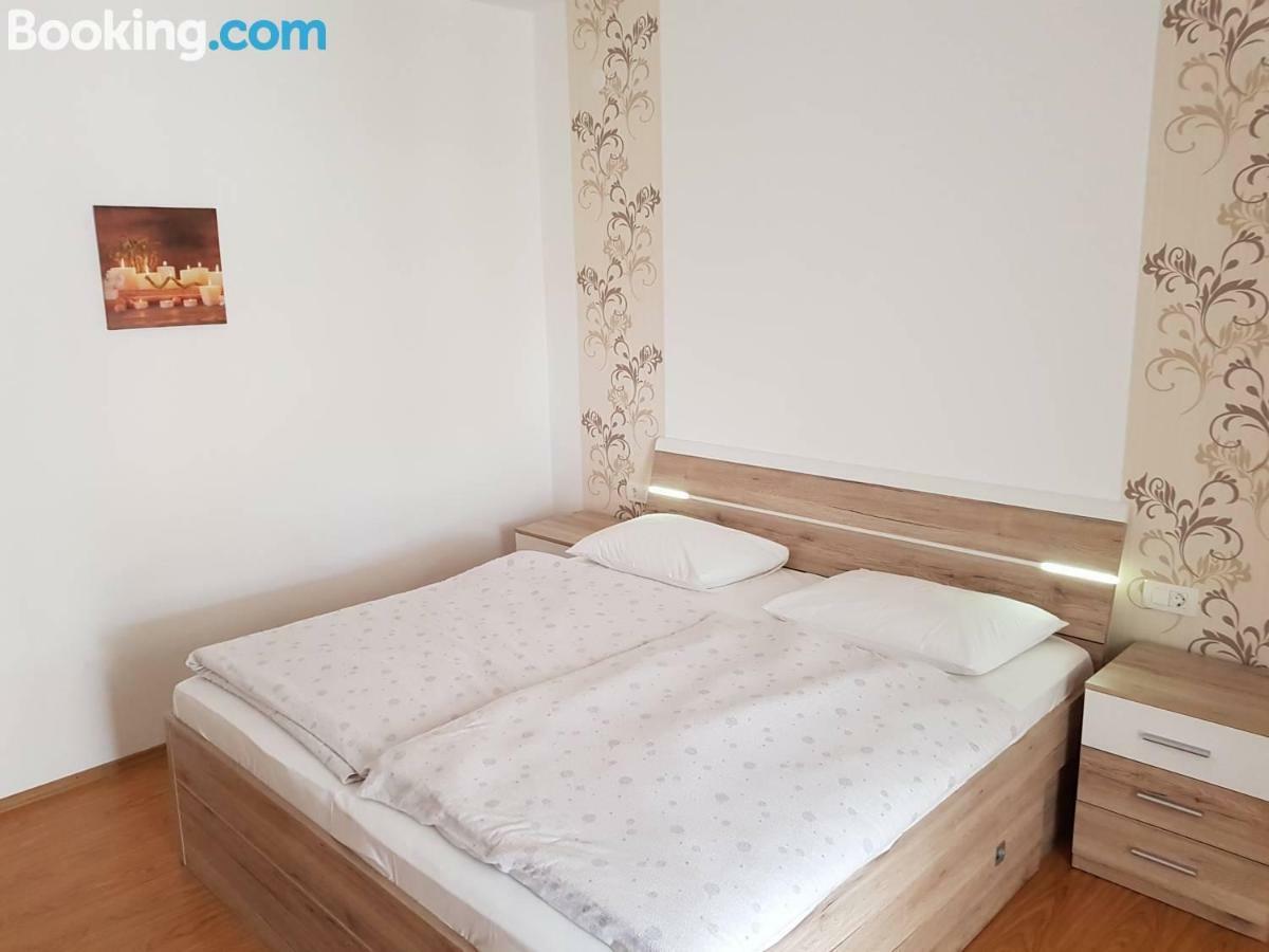 Apartamani Katarina Vl.Ilija Jusup Appartamento Starigrad Paklenica Esterno foto