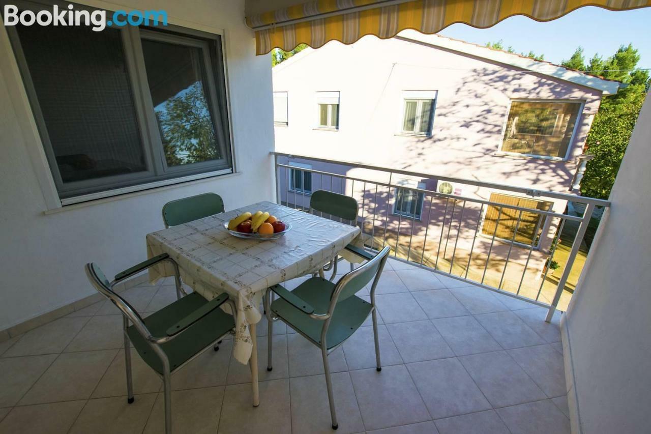 Apartamani Katarina Vl.Ilija Jusup Appartamento Starigrad Paklenica Esterno foto