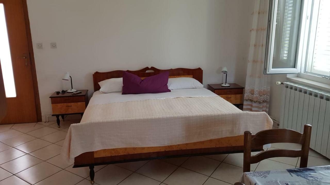 Apartamani Katarina Vl.Ilija Jusup Appartamento Starigrad Paklenica Esterno foto