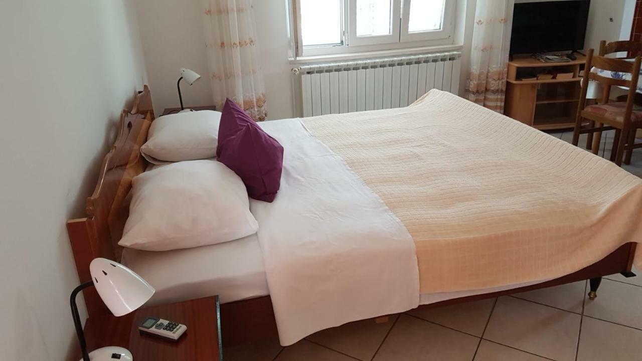 Apartamani Katarina Vl.Ilija Jusup Appartamento Starigrad Paklenica Esterno foto